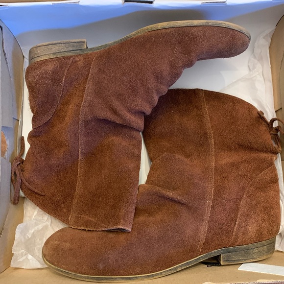 Suede Moccasin style booties - Picture 1 of 7